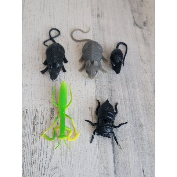 Grass hopper fly bug mouse rat mini Halloween set toy - Picture 1 of 7